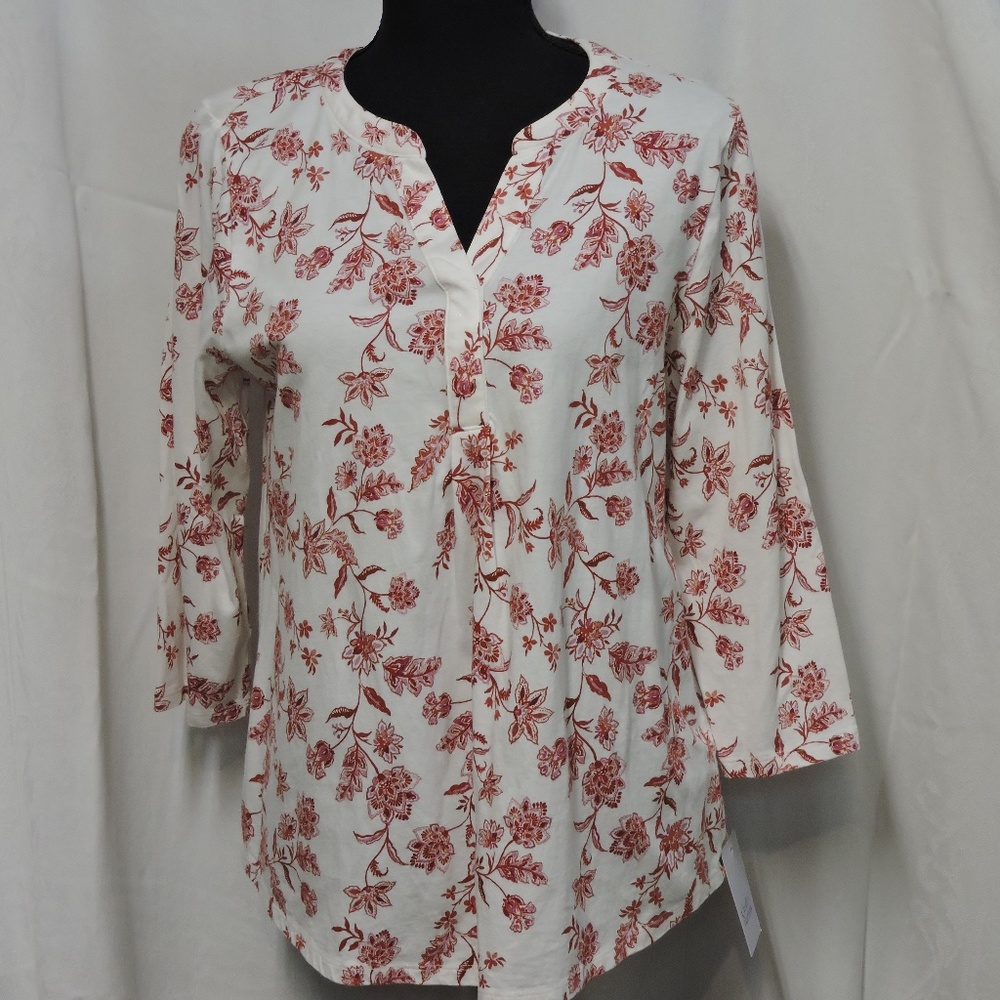 Ladie blouse by Croft & Barrow, red floral pattern, cotton blend, 3/4 sleeve,
